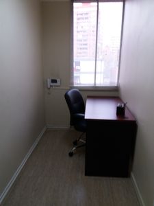 Metro Pedro de Valdivia oficina recepcion y 4 privados Foto 7 de 10