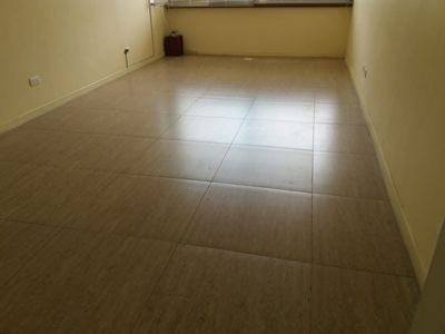 Metro Pedro de Valdivia oficina recepcion y 4 privados Foto 8 de 10