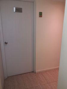 Metro Pedro de Valdivia oficina recepcion y 4 privados Foto 10 de 10