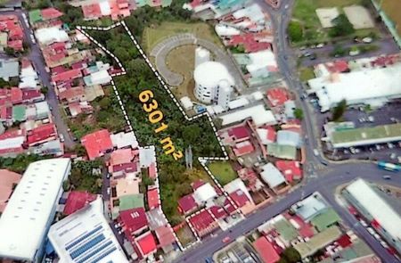 MLS #25-1670 (NR) Venta de amplio lote en Zapote centro