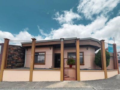MLS-25-1711 LS VENTA CASA PARAISO CARTAGO