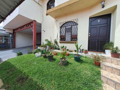 MLS #25-628 (NR) Venta de Casa en Rohrmoser (NR)