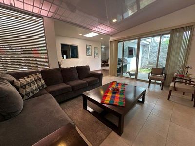 MLS-26-356 LS VENTA CASA MONTES DE OCA SAN JOSE Foto 2 de 10