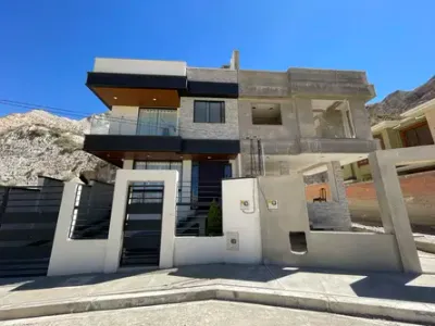 Moderna casa pareada de 4 dormitorios en venta, Urb. Horizontes de Aranjuez