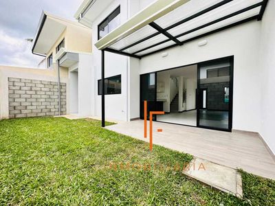  Moderna y Amplia Casa 4 Habitaciones en Condominio cerca de Curridabat