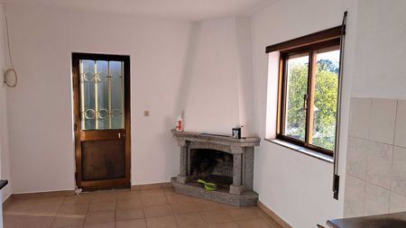 Moradia isolada T2, com cozinha mobiliada em Mangualde para arrendar