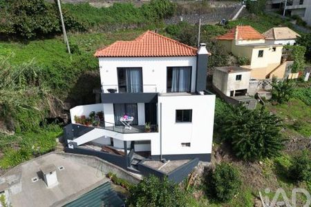 Moradia na cidade para vender em Camara de Lobos, Madeira - € 350.000 