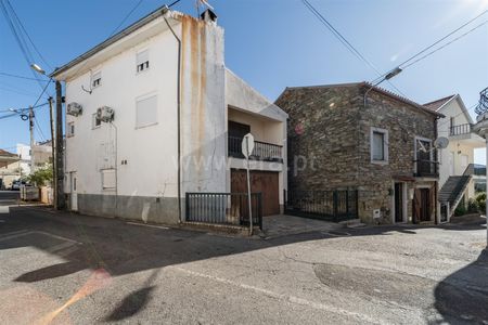 Moradia Rústica T5 / Covilhã, Ourondo