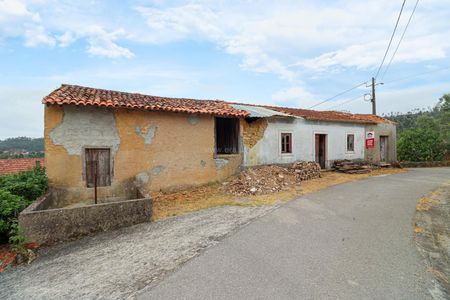 Moradia T2 / Ourém, Gondemaria e Olival