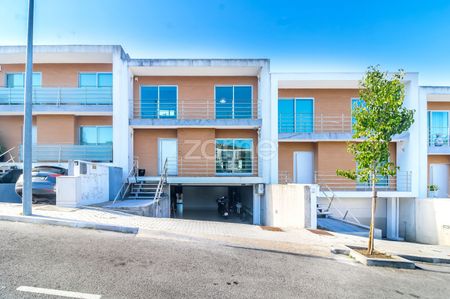 Moradia T3. Esporões, Braga