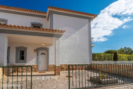 Moradia T4 para arrendamento