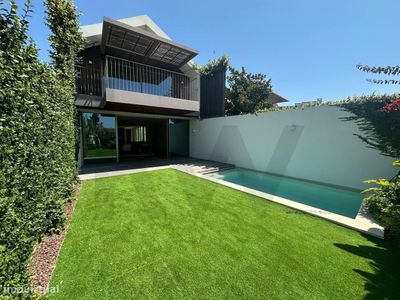 Moradia T5 de Luxo – Localização Exclusiva com total Privacidade! Imagem 2 de 27