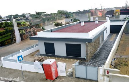 Moradia Terrea T3 com 2 suites, Piscina e Garagem