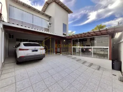 Não perca: casa duplex com 240 m² em Colina de Laranjeiras, pronta para morar!