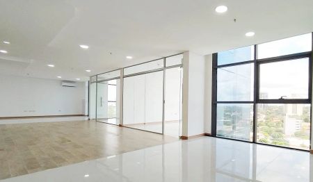 OFICINA SEMIPISO PREMIUN EN ALQUILER