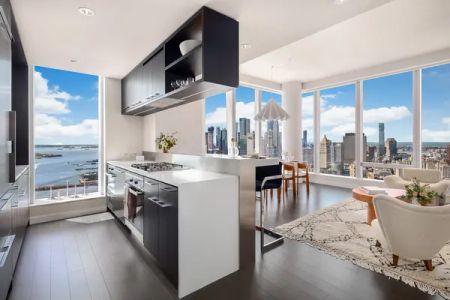 One Manhattan Square, 252 South Street