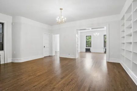 Onyx Court, 193 Second Avenue
