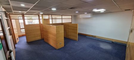 Oportunidad ARRIENDO Planta Oficinas 226m2 en calle Rosal Santiago Foto 6 de 10