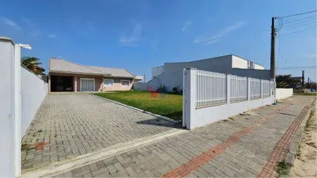 Ótima Casa na Praia do Ervino 4 Quartos, Piscina e Churrasqueira a 380m do Mar