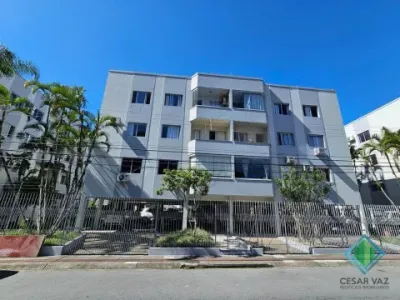 Ótimo apartamento reformado no bairro Kobrasol.