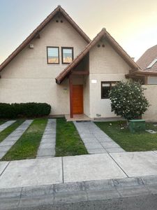 Peñalolen Alto casa 4dmts piscina estacionamientos