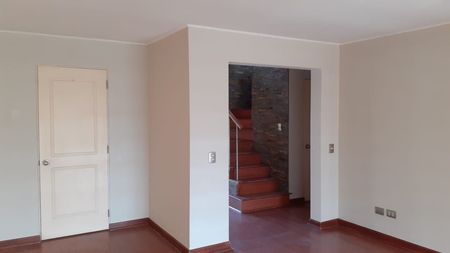 Peñalolen Alto casa 4dmts piscina estacionamientos Foto 7 de 10