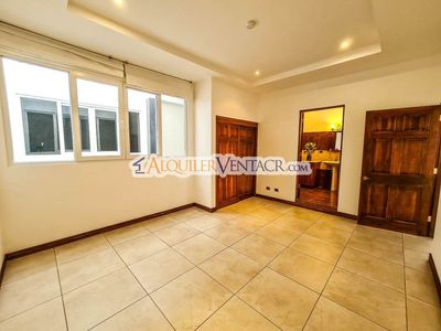 PENTHOUSE DE 170 M2 CON VISTA Y LINEA BLANCA EN SAN RAFAEL ESCAZU