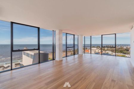 PENTHOUSE EN VENTA DE 3 DORMITORIOS EN CARRASCO