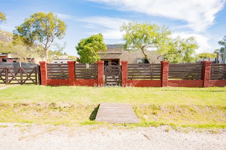 Piedra- Propiedad en venta en Piriápolis, a metros de todos los servicios. Un lugar tranquilo durante todo el año