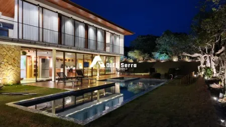 Praia do Forte - 468m² - 6 suítes - Dependência completa - Móveis - Varanda - Piscina privativa -Hid