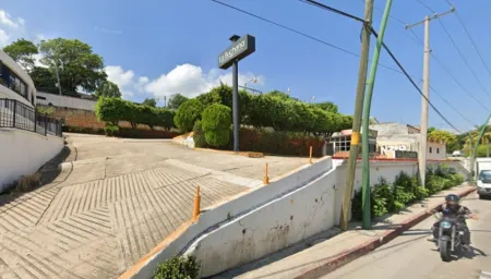 PROPIEDAD COMERCIAL DE 2,200 m2 DE TERRENO CON CONSTRUCCIÓN