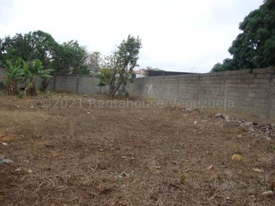 % Raiza Suarez Vende Excelente Terreno En Zona Privilegiada De Cabudare 2 5 5 5 9 2 Dispone De 1.205m2 Con Todos Los Servicios Básicos Operativos Fácil Acceso A Diversos Comercios Comunícate!         