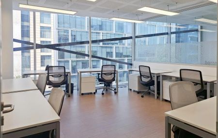 Renta de oficina comercial para 4 personas en LIMA, Spaces Basadre 607.