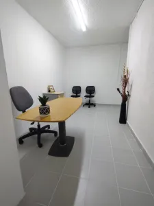 RENTA UNA OFICINA YA AMUEBLADA Y BAÑO PROPIO