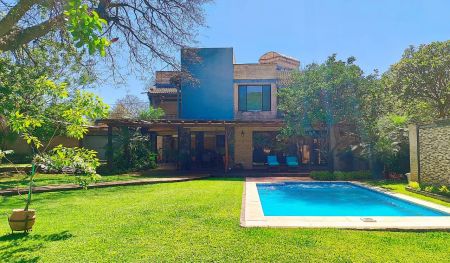 RESIDENCIA DE LUJO EN VENTA EN LAMBARÉ A PASOS DEL YACHT Y GOLF CLUB - 1260 M2