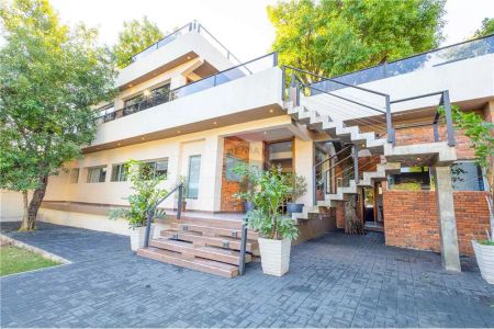 RESIDENCIA DE LUJO ZONA YACHT Foto 2 de 13