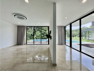Residencia de una planta en Valle del Sol