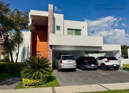 RESIDENCIA EN VENTA EN REAL DEL PARQUE (JUNTO A SAN JUAN MACIAS) Picture 1 of 36