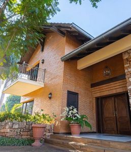 Residencia Premium en Barrio Mburucuya