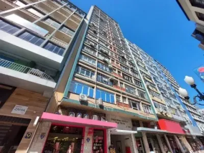 Sala comercial com 33m² - À venda no Ed. Dias Velho.