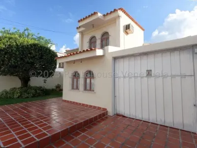 Sara Pastran De Rent A House Vende Hermosa Casa En Santa Elena Sin Fallas De Agua Espaciosa Código 25-4147 Sps