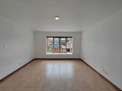  Se Alquila Amplio Apartamento en Curridabat – Excelente Ubicación