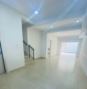 Se Alquila Amplio y Hermoso Duplex a pasos de av. Mariscal Lopez ,3 dormitorios en Suite, Quincho Piscina zona Municipalidad de Asunción La Costa Lynch