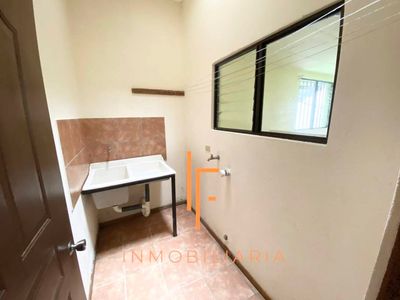  Se alquila Apartamento con 2 Parqueos en San Isidro Heredia