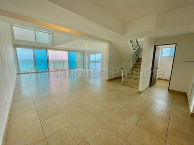 Se Alquila Apartamento en Avenida Balboa con Vista al Mar LTH26-2425