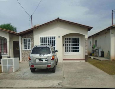 Se alquila casa con opcion a compra en Hacienda Santa Fe