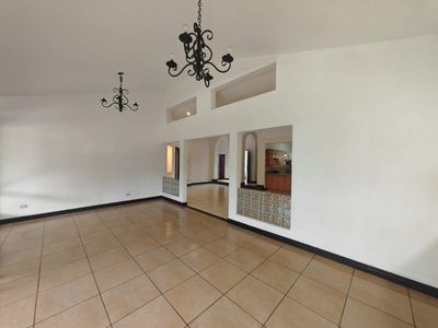  Se alquila casa en Condominio Ana Bolena, ubicado en Alajuela.