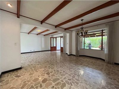  Se alquila casa en Condominio Laureles Foto 2 de 19