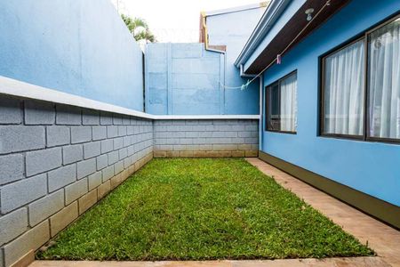  Se alquila casa en residencial en San Pablo de Heredia.