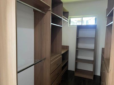  Se alquila casa en San Pedro de Barva, con amplias zonas verdes, 4 habitaciones y oficina